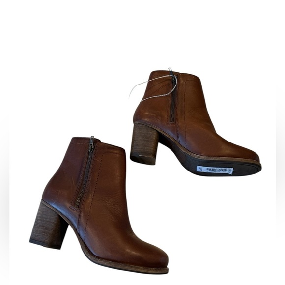 FRYE Addie Double Zipper Heeled Boot Distressed Leather Brown Size 7.5 NWOB - Picture 11 of 12